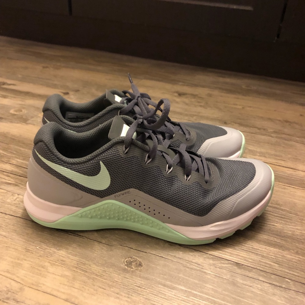 LIKE NEW Mint & Gray Nike Metcons